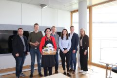 (c) Simone Kühnreich (RLV): v.l.n.r: Moritz Kölsch, Christoph Sandhäger, Silke Gorißen (Ministerin für Landwirtschaft und Verbraucherschutz des Landes Nordrhein-Westfalen), Thomas Genfeld, Charlotte Peine, Florian Kleinheßeling, Frauke Froning (c) Simone Kühnreich (RLV): v.l.n.r: Moritz Kölsch, Christoph Sandhäger, Silke Gorißen (Ministerin für Landwirtschaft und Verbraucherschutz des Landes Nordrhein-Westfalen), Thomas Genfeld, Charlotte Peine, Florian Kleinheßeling, Frauke Froning