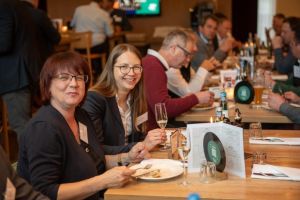 (c) Dorothee Warder (BRS):  gutes Essen, nette Gäste - Garant für ein gelungenes Grillfest (c) Dorothee Warder (BRS):  gutes Essen, nette Gäste - Garant für ein gelungenes Grillfest