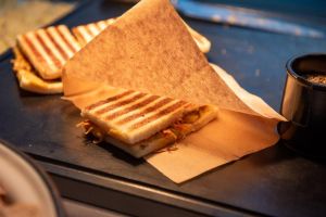 (c)Dorothee Warder (BRS): Sandwich nur mit pflanzlichen Zutaten vom Grill (c)Dorothee Warder (BRS): Sandwich nur mit pflanzlichen Zutaten vom Grill